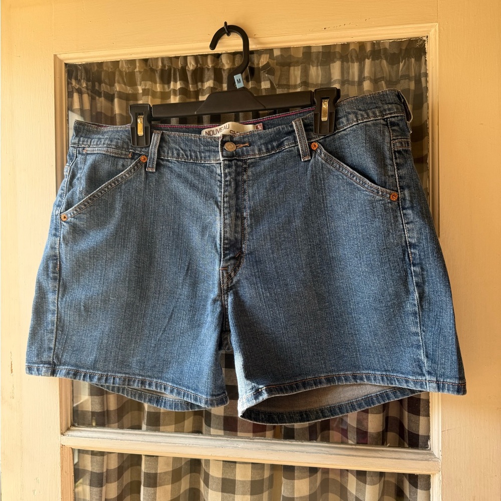 Levi’s Classic Denim Women's Shorts size 18 EUC